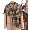 This checkered scarf is warm in autumn and winter. Made of pure cotton, it is simple and versatile, suitable for both men and women Item Picture